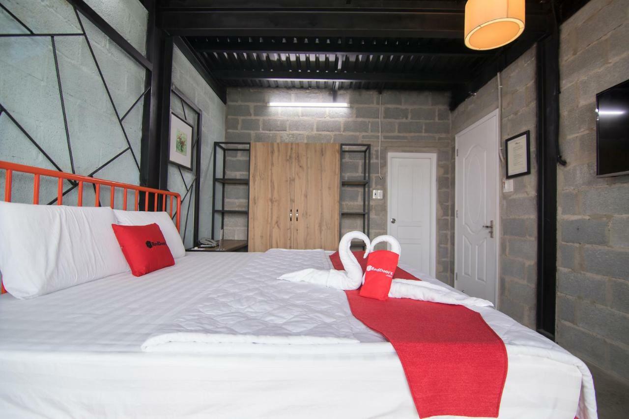 Reddoorz Plus @ Ung Van Khiem Street Ho Chi Minh City Exterior photo