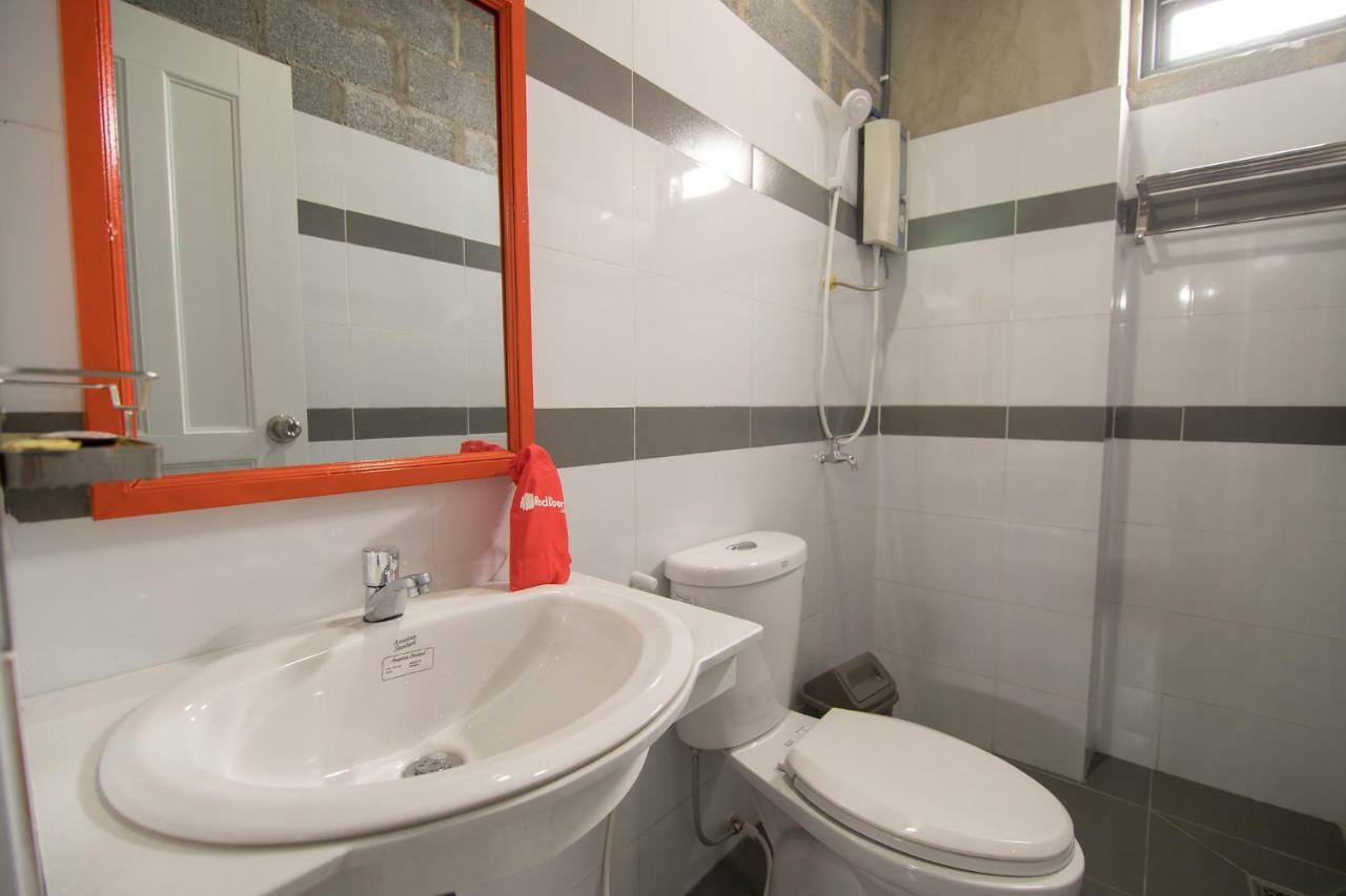 Reddoorz Plus @ Ung Van Khiem Street Ho Chi Minh City Exterior photo