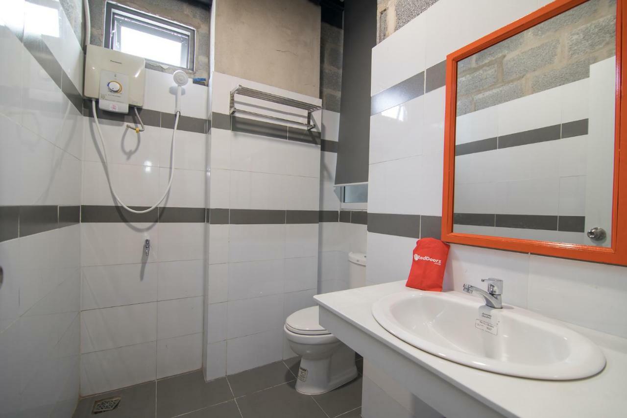 Reddoorz Plus @ Ung Van Khiem Street Ho Chi Minh City Exterior photo